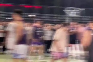 在野球场也到这样的跳投大神，你要怎么防？🙊