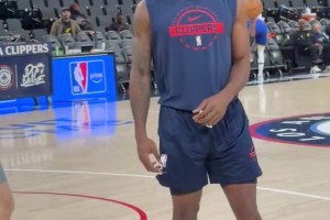 小卡这小腿肌肉看上去有点夸张啊，这是机器腿吗？🙊